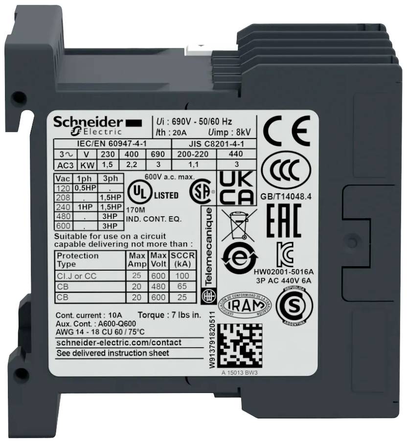 Etykieta na urządzeniu elektrycznym firmy Schneider Electric przedstawia specyfikacje, takie jak napięcie, natężenie prądu, certyfikaty oraz inne informacje techniczne.