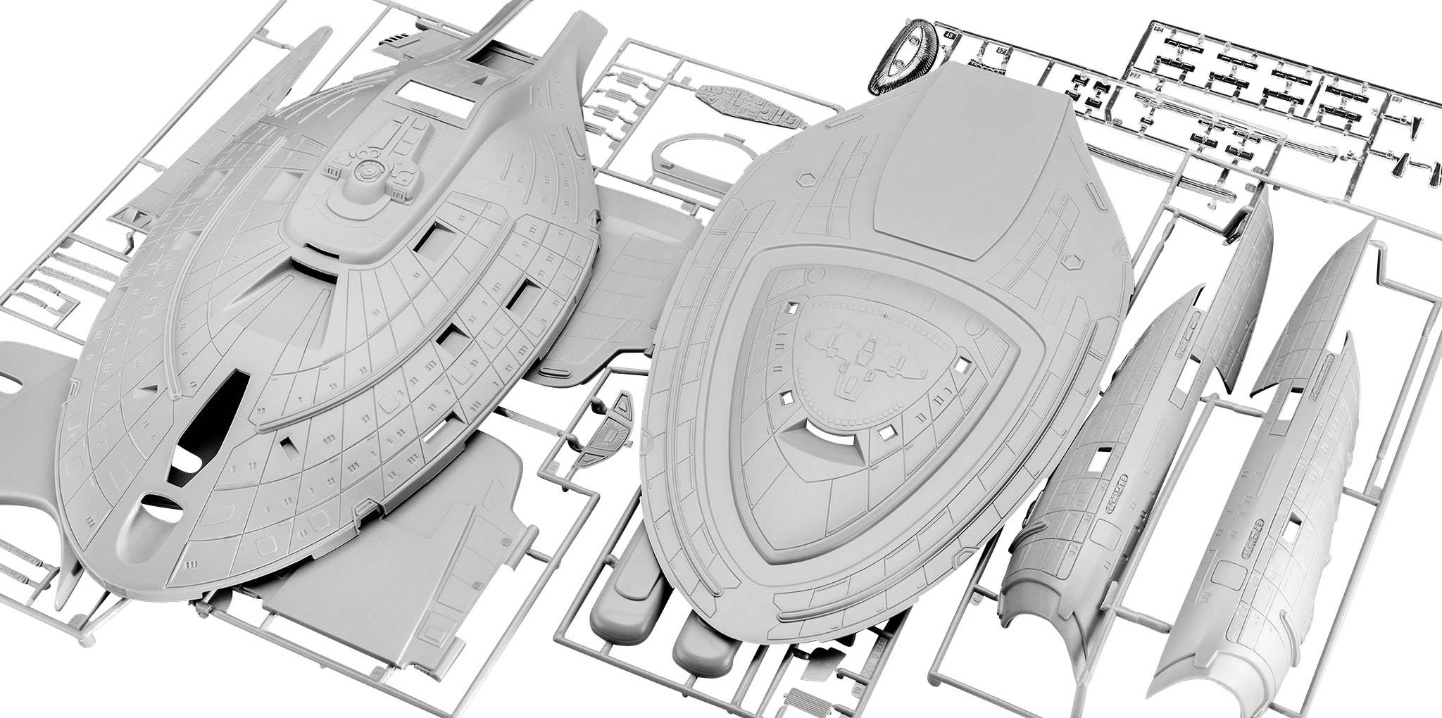 Zestaw elementów statku kosmicznego z gatunku science fiction, składający się z różnych szarych elementów z tworzywa sztucznego, gotowych do montażu.