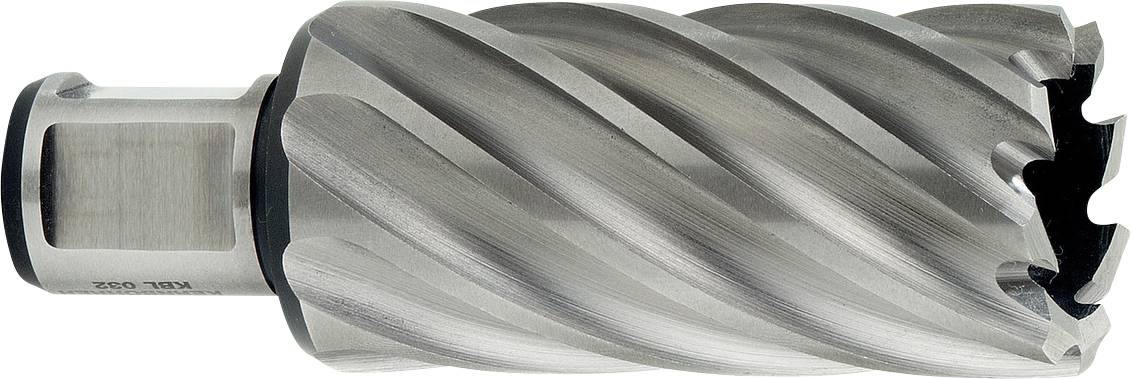 Zbliżenie narzędzia do cięcia metalu z cylindrycznym trzpieniem i spiralnym, rowkowanym łbem, używanego do obróbki lub wiercenia.