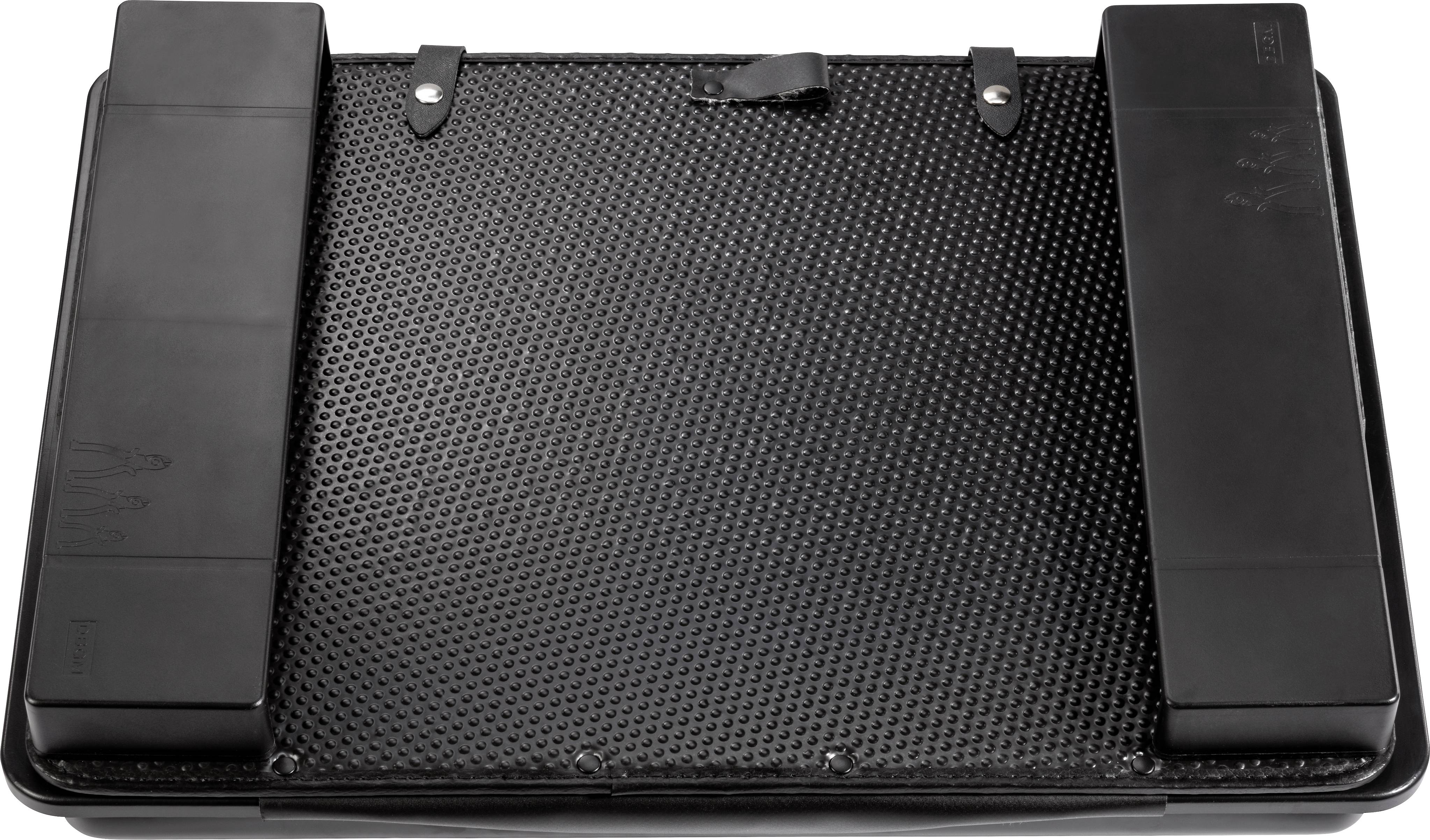 Czarna, prostokątna, strukturalna powierzchnia z dwoma podwyższonymi krawędziami po bokach. Wygląda jak torba na laptopa.