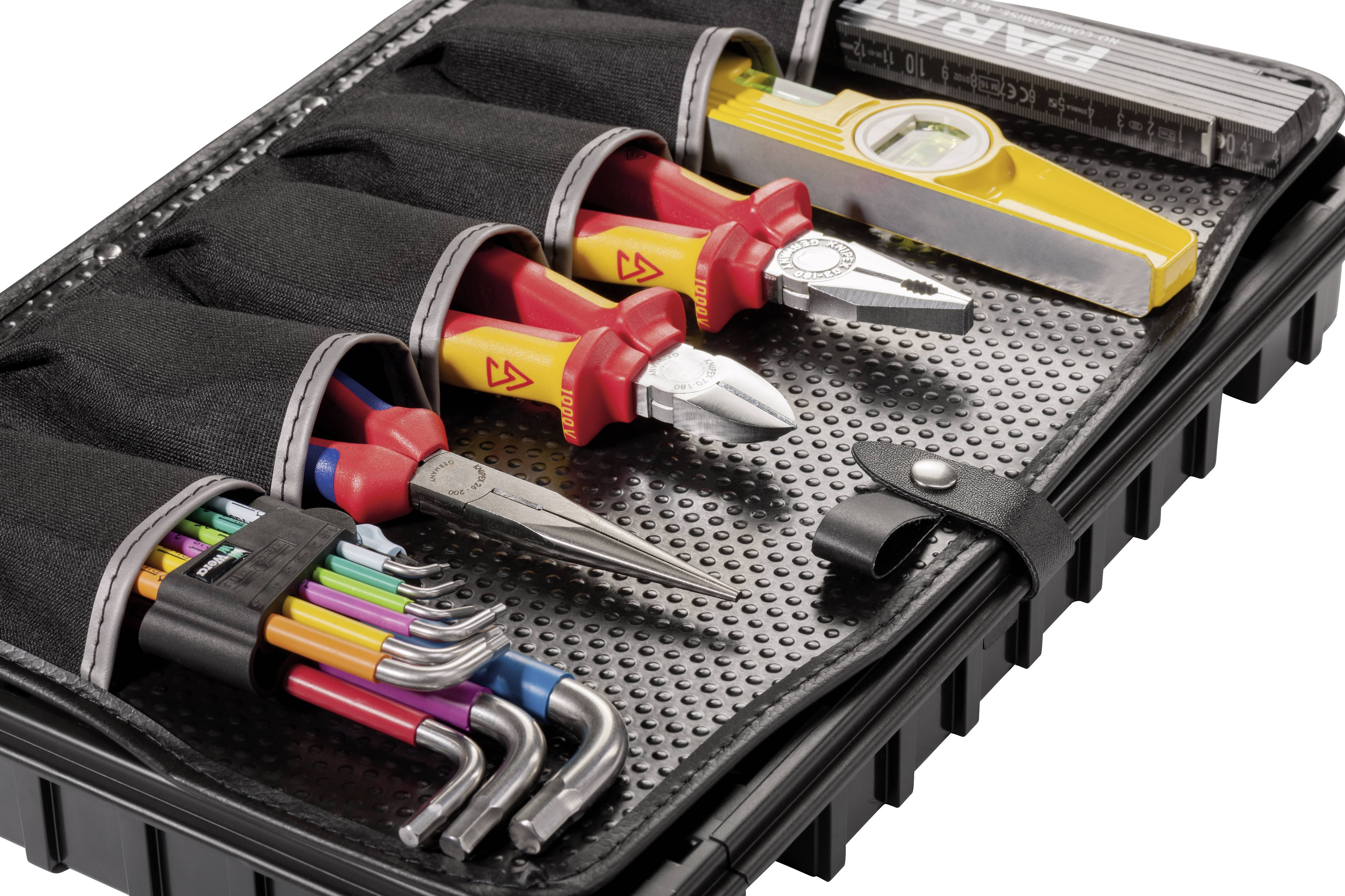 Skrzynka narzędziowa z szczypcami, kluczami imbusowymi i poziomicą ułożonymi w osobnych przegródkach.