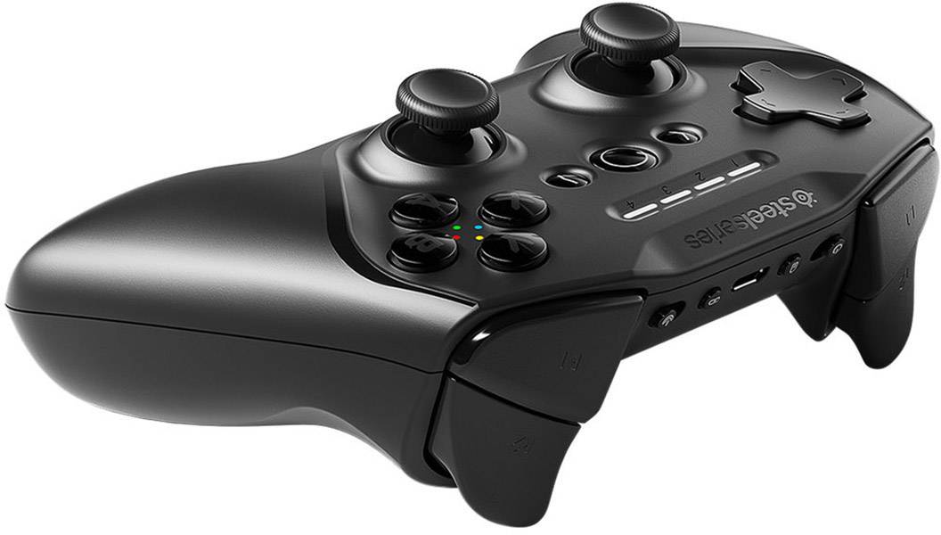 Czarny kontroler do gier z wieloma przyciskami i dwoma joystykami, sfotografowany pod skosem z boku, na neutralnym tle.