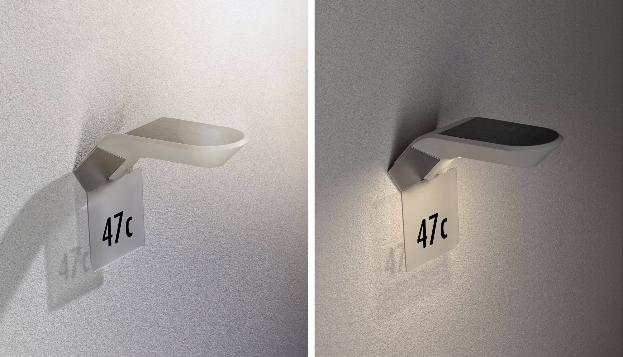 Dwie lampy LED rzutują liczbę '47c' na ścianę. Tworzą nowoczesną grę świateł i cieni.