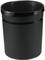 Prosty, czarny kosz na śmieci z tworzywa sztucznego, o kształcie cylindrycznym, stoi pionowo, bez widocznej zawartości lub ozdób.
