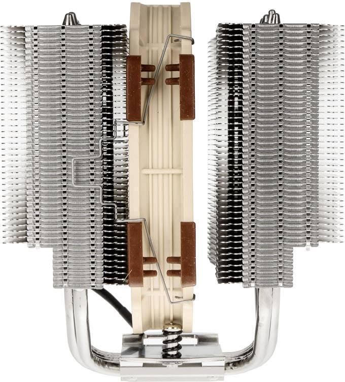 Centralnie umieszczony radiator procesora z dwoma dużymi aluminiowymi żeberkami i wentylatorem pomiędzy nimi.