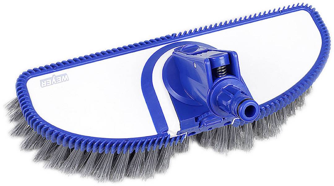 Niebieska szczotka do basenu z miękkimi włosiem, używana do czyszczenia ścian i dna basenu.