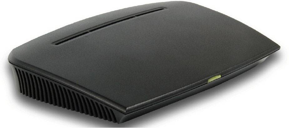 Czarny, skośny router WiFi z otworami wentylacyjnymi po bokach i małą żółtą diodą sygnalizacyjną z przodu.