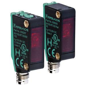 Dwa prostokątne czujniki o zielonych bokach i czerwonym okienku, oznaczone specyfikacjami technicznymi i oznakowaniem CE.