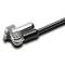 Metalowy adapter do blokady laptopa z czarnym kablem, przedstawiony na szarym tle.