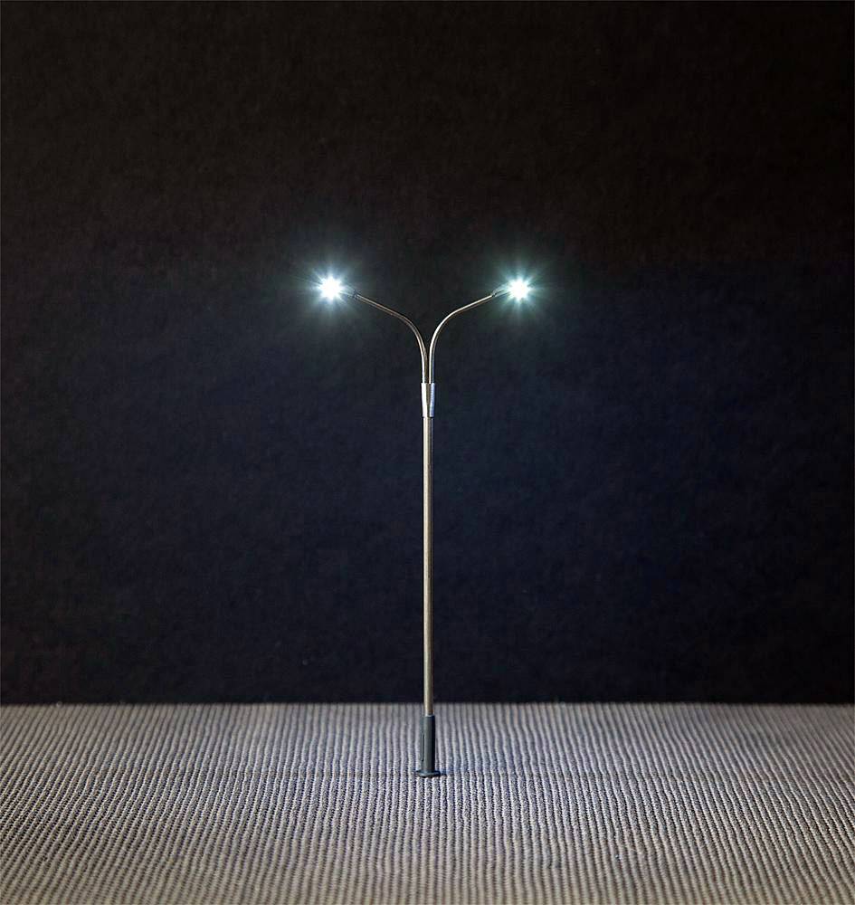 Подвійний вуличний ліхтар Faller H0, готовий до використання, модель 180201, 1 шт.