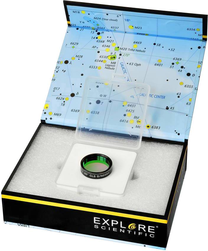 Astronomiczny filtr w etui z pianki, prezentowany w pudełku z mapą nieba. Logo marki 'Explore Scientific' z przodu.