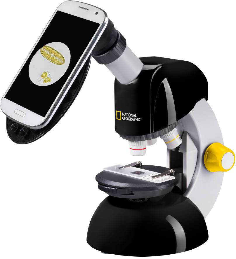Czarny mikroskop z uchwytem na smartfona, wyświetlający obraz na ekranie. Urządzenie pochodzi od National Geographic.