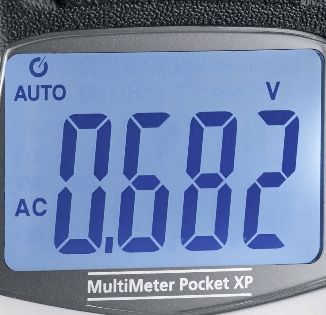 Cyfrowy wyświetlacz multimetru pokazuje '0,682 V AC' w trybie automatycznym. Typ urządzenia: MultiMeter Pocket XP.