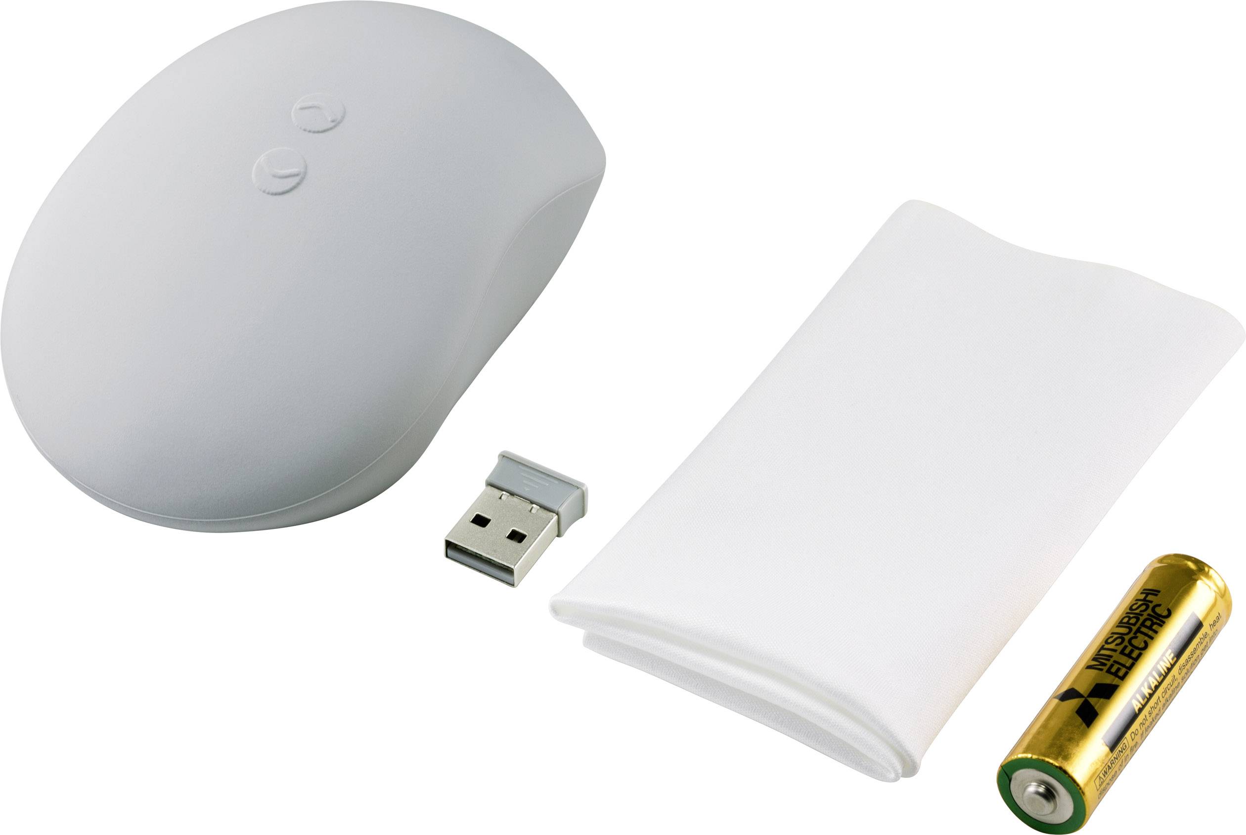 Bezprzewodowa biała mysz z odbiornikiem USB i baterią. Obok niej, po prawej stronie, leży biała ściereczka do czyszczenia.
