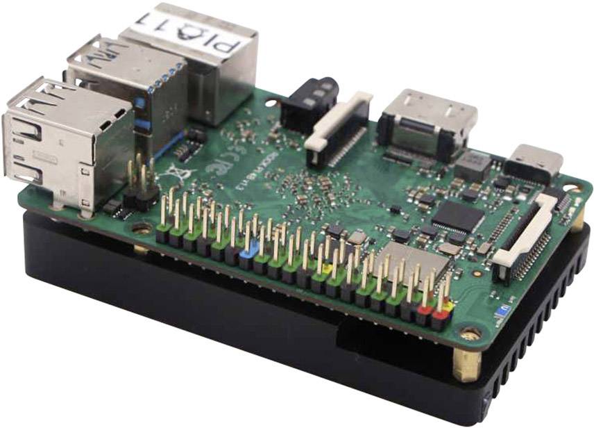 Komputer Raspberry Pi z wieloma złączami i portami na płytce głównej, używany do projektów elektronicznych i programowania.