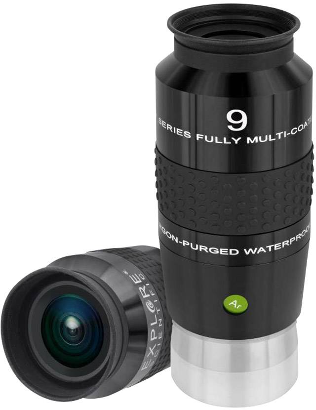 Dwie czarne okulary do teleskopu, jeden stojący, drugi leżący. Oba mają napisy i gumowane uchwyty.