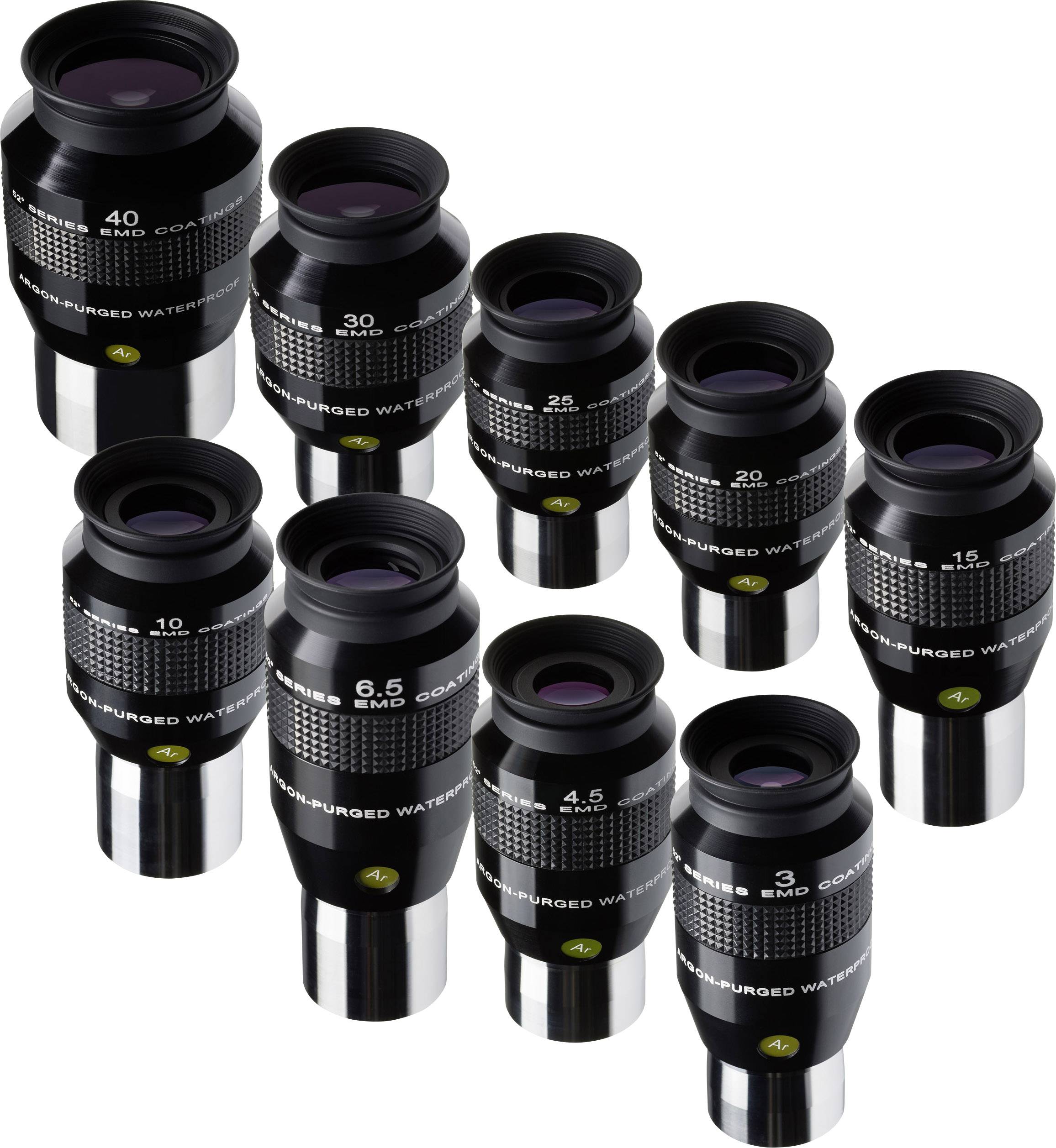 Dziewięć różnych okularów o różnych rozmiarach i powiększeniach, ułożonych w trzech rzędach o wzrastającej wysokości.