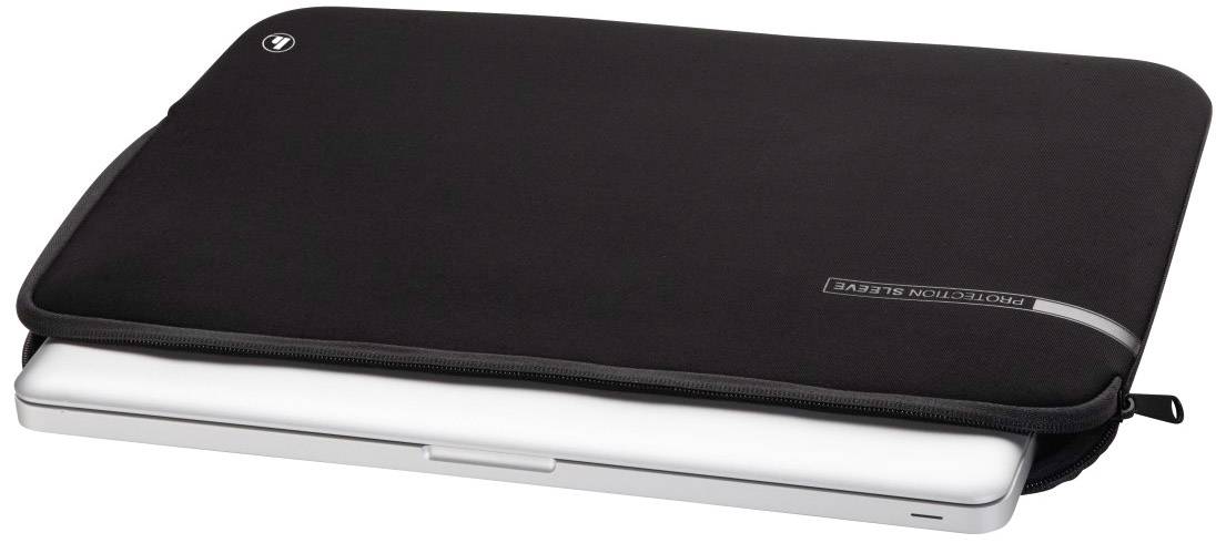 Laptop częściowo wystaje z czarnego pokrowca, który leży na stole. Pokrowiec posiada zamek błyskawiczny.