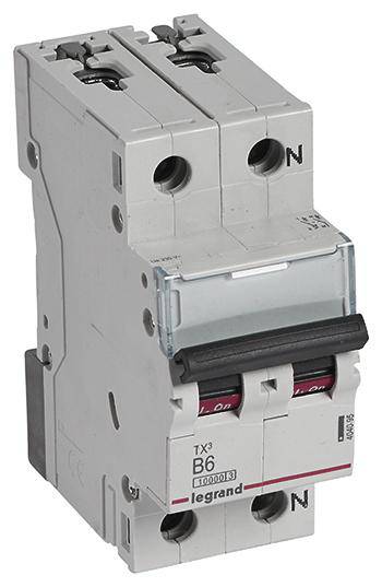 Szary, dwubiegunowy wyłącznik nadprądowy, oznaczony jako 'TX3 B6', przeznaczony do zabezpieczania przed przetężeniami w obwodach elektrycznych.