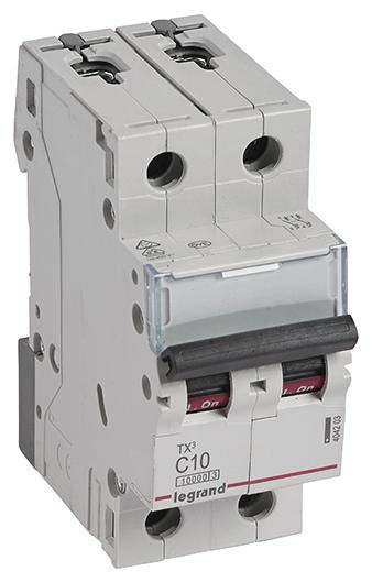 Dwubiegunowy wyłącznik nadmiarowo-prądowy z oznaczeniem 'C10', który służy ochronie obwodów elektrycznych przed przeciążeniem i zwarciem.