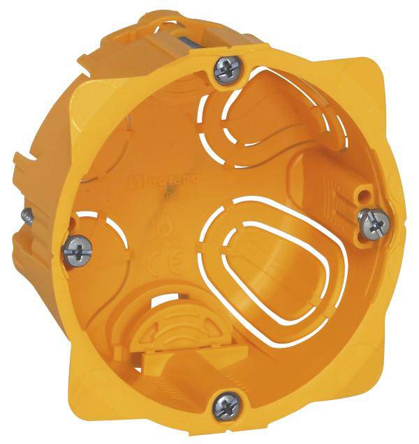 Pomarańczowe, okrągłe pudełko elektryczne do montażu podtynkowego, z czterema śrubami mocującymi, przeznaczone do instalacji elektrycznych.