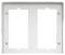 Podwójna rama wykonana z białego tworzywa sztucznego z dwoma prostokątnymi wycięciami i czterema otworami montażowymi, odpowiednia do mocowania urządzeń na ścianie.