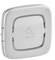 Szary plastikowy przełącznik świetlny z symbolem żarówki pośrodku. Odpowiedni do sterowania systemami oświetleniowymi.
