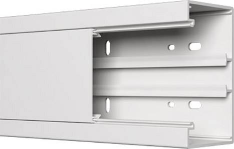 Biały kanał kablowy z zdejmowaną pokrywą, który posiada dwie wewnętrzne szyny prowadzące służące do organizacji kabli.