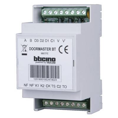 Szary moduł elektroniczny z kilkoma zielonymi zaciskami przyłączeniowymi i kodem kreskowym, używany do sterowania drzwiami.