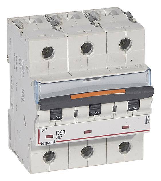 Trójbiegunowy wyłącznik nadprądowy marki Legrand, model D63, o zdolności łączeniowej 25 kA. Służy do ochrony obwodów elektrycznych.