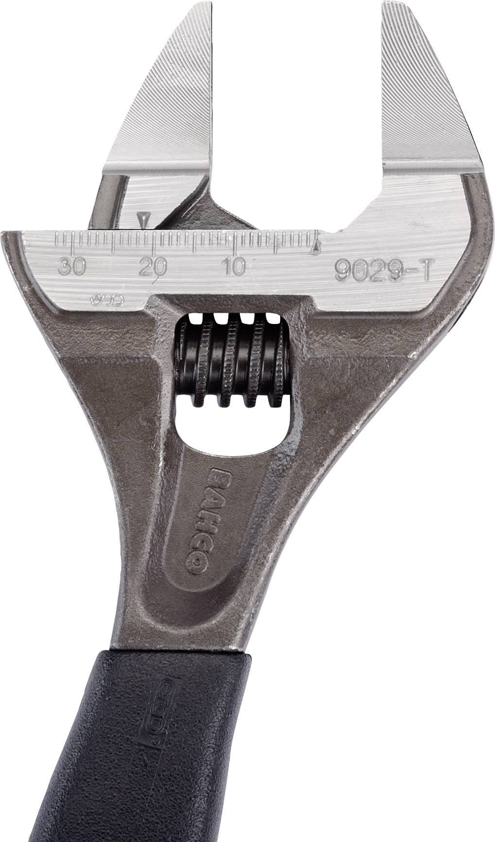 Klucz nastawny z podziałką od 0 do 30 mm, metalowy z czarną rękojeścią.