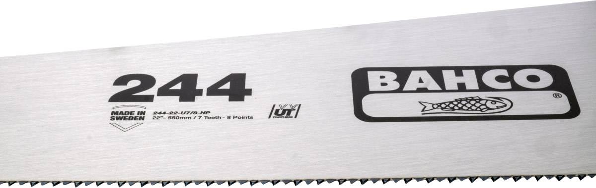 Zbliżenie ręcznej piły BAHCO z napisem '244', wyкutej w Szwecji. Przedstawia wytrzymałą metalową głownię z drobnymi zębami.