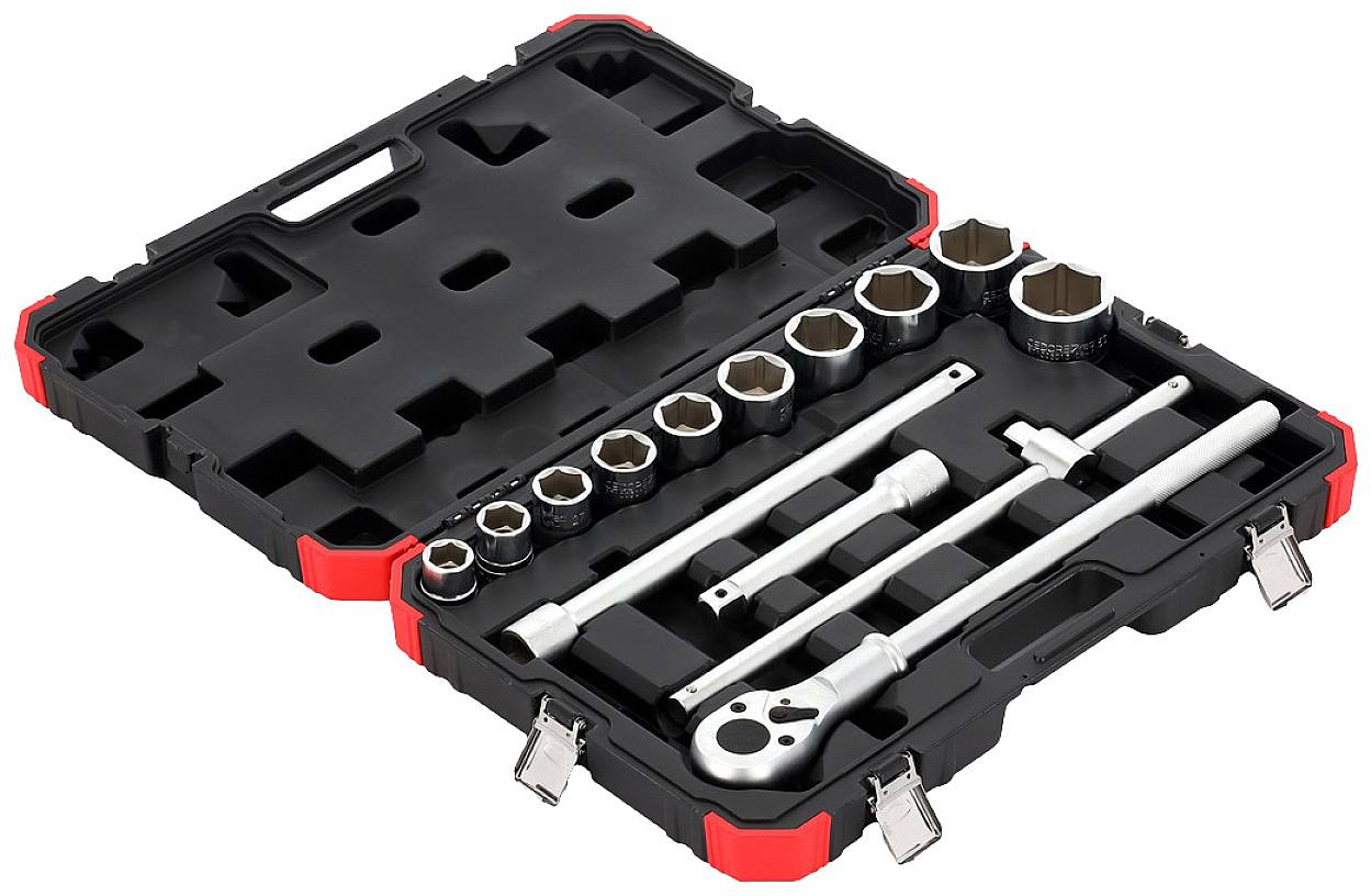 Zestaw narzędzi z grzechotką, przedłużkami i różnymi nasadkami w różnych rozmiarach. Otwarty i w pełni widoczny.