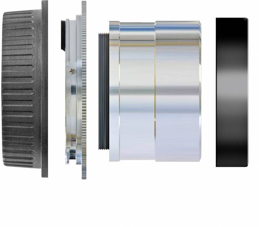 Widok rozstrzelony zespołu obiektywu kamery z różnymi elementami metalowymi i plastikowymi, przedstawiony od lewej do prawej strony.