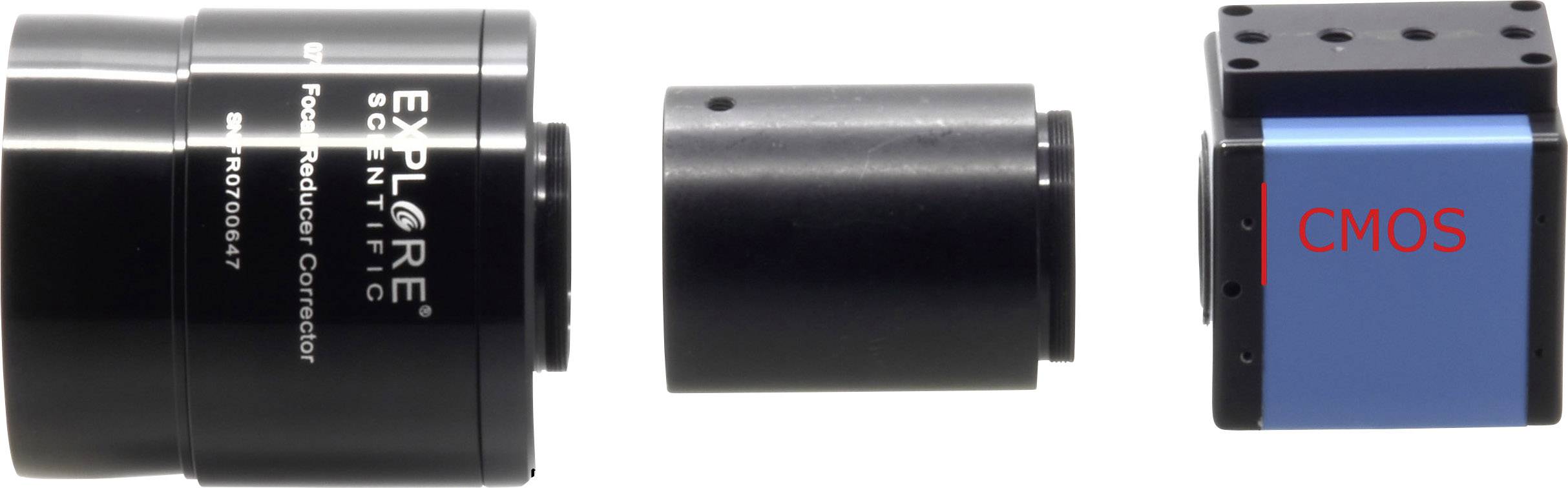 'Zdjęcie przedstawia rozłożone obiektywy aparatu i sensor CMOS.'