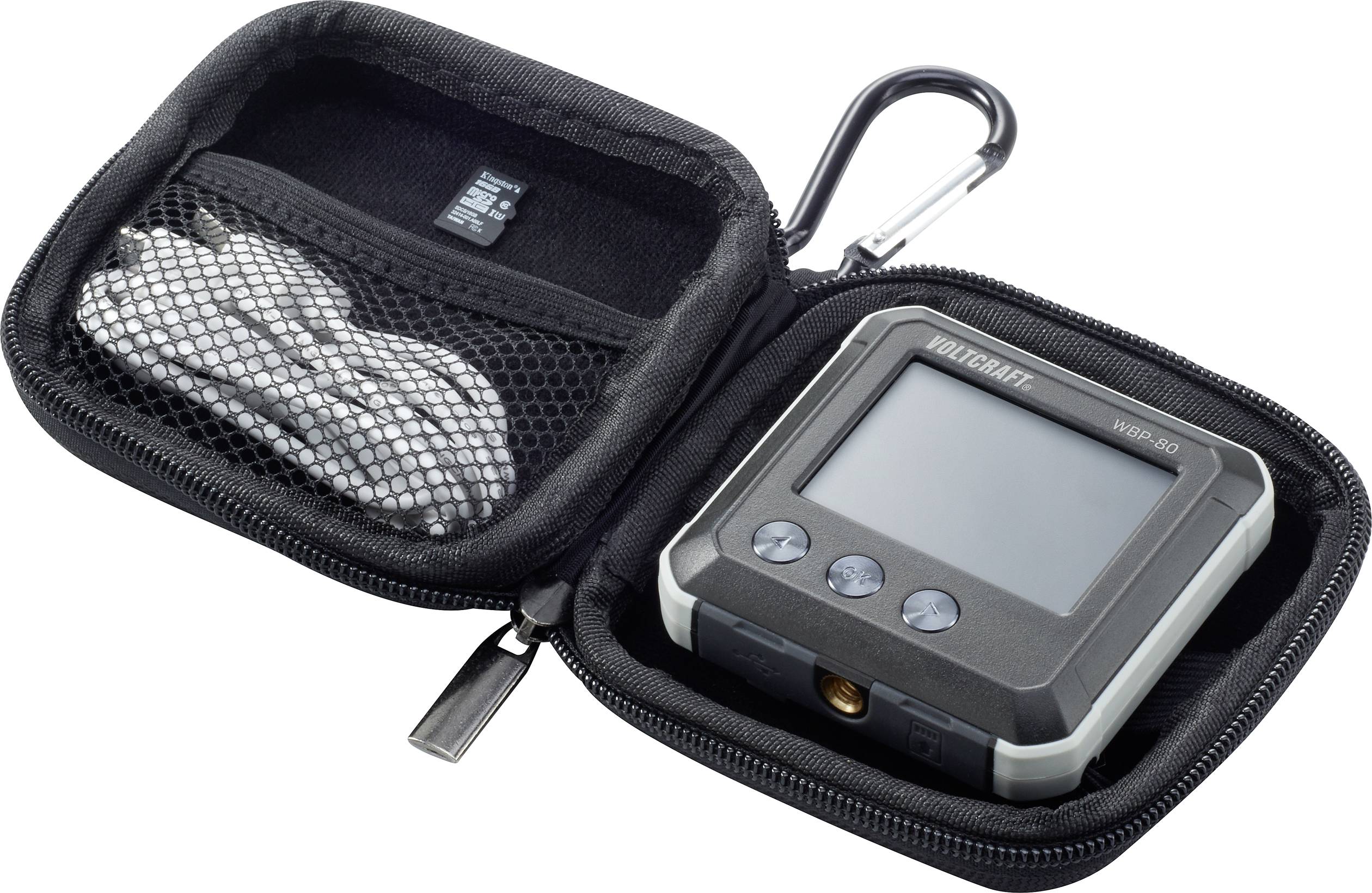 Czarne etui na zamek błyskawiczny, w którym znajduje się cyfrowy miernik z wyświetlaczem i przyciskami oraz siatka, w której umieszczono kabel USB.