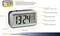 Cyfrowy budzik radiowy z dużym wyświetlaczem pokazuje godzinę, alarm, datę i temperaturę wewnętrzną. Funkcje: drzemka i podświetlenie.