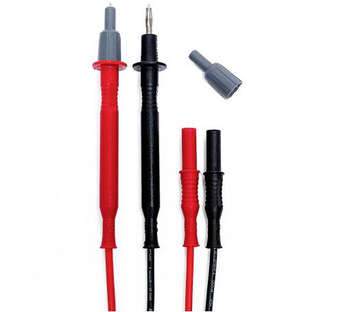 Para sond pomiarowych do multimetru, czerwona i czarna, z odejmowaną szarą nasadką ochronną.
