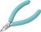 Szczypce z turkusowymi uchwytami i srebrną powierzchnią tnącą, odpowiednie do precyzyjnego cięcia w pracach rzemieślniczych.