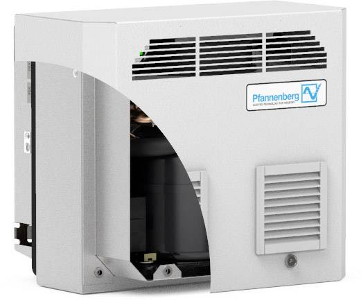 Klimatyzator 'Pfannenberg' z otworami wentylacyjnymi i logo na przedniej części, częściowo przezroczysta ściana boczna odsłaniająca komponenty wewnętrzne.