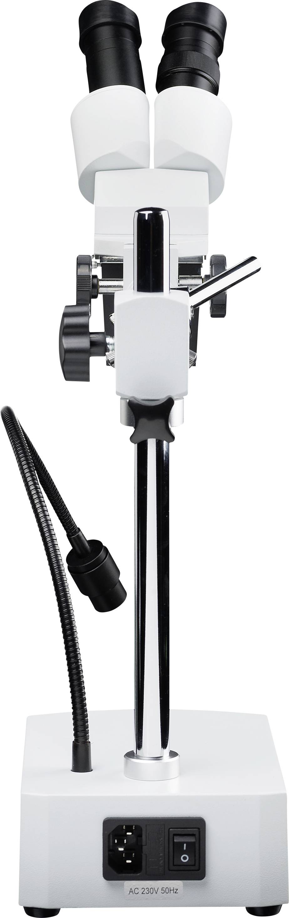 Białym, pionowo ustawiony mikroskop z dwoma okularami i czarnym elastycznym ramieniem świetlnym, umieszczony na prostokątnej podstawie.