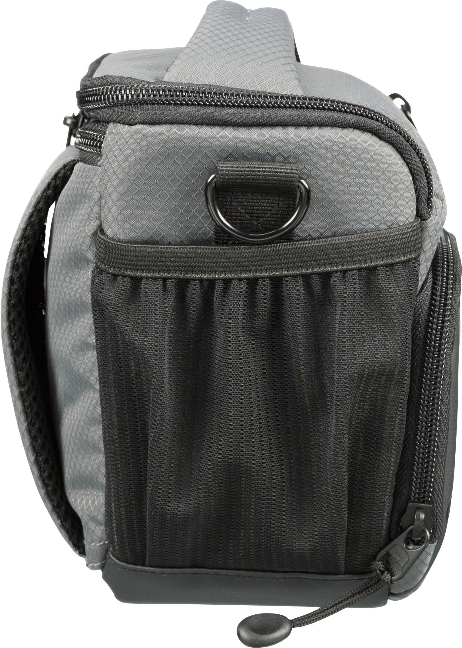 Szara i czarna torba z wieloma kieszonkami na zamek błyskawiczny i uchwytem do noszenia, sfotografowana z boku.