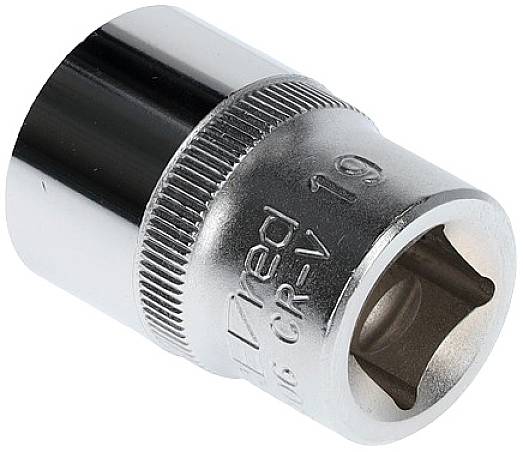 Srebrna wtyczka z wygrawerowanym napisem, używana do kluczy nasadowych.