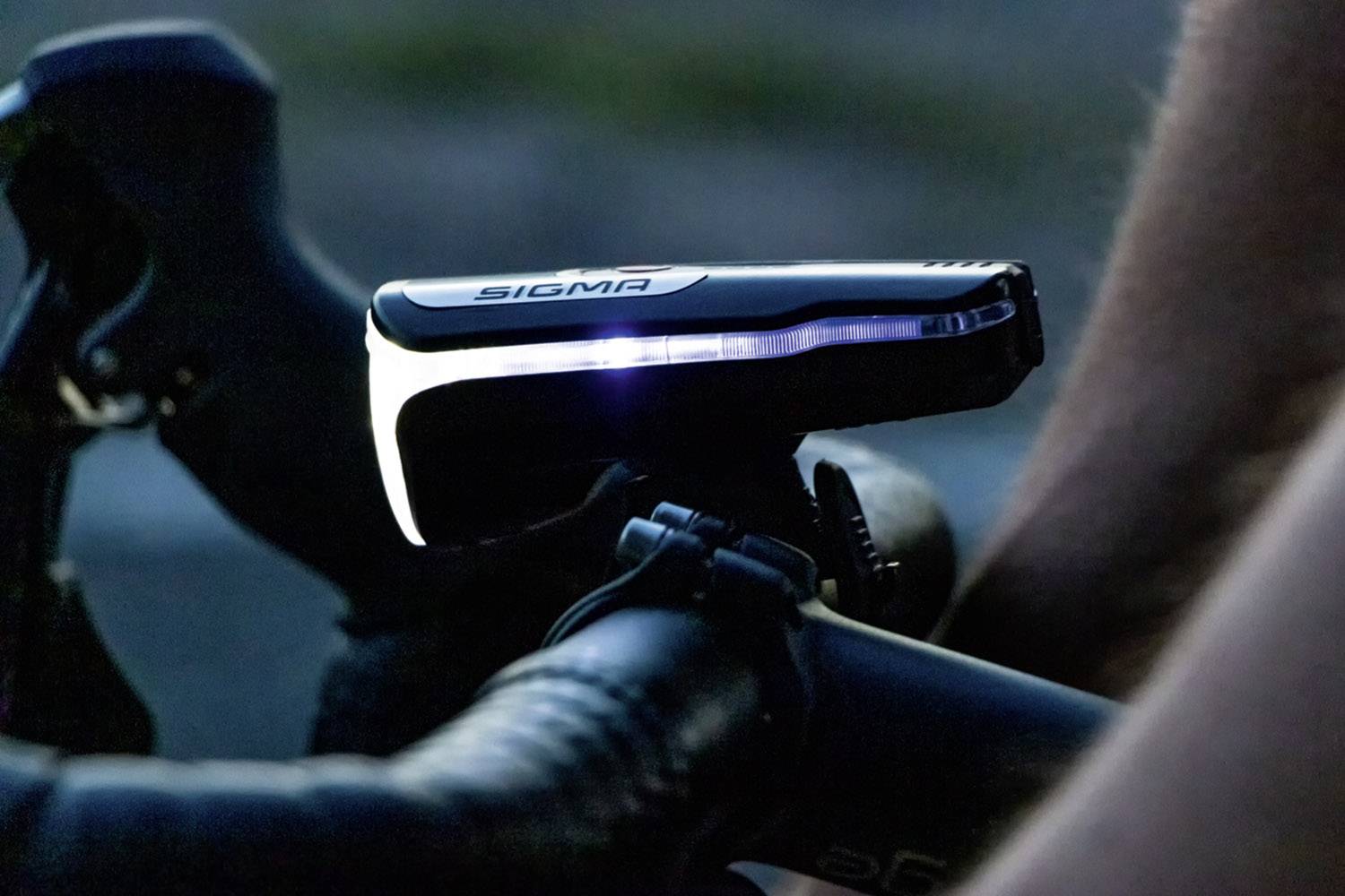 Передній велосипедний ліхтар Sigma AURA 80 LED з акумулятором, чорний