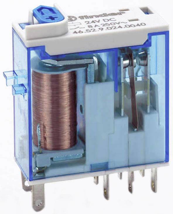 Mały, prostokątny przekaźnik 24V wykonany z przezroczystego tworzywa sztucznego, z widoczną miedzianą cewką i metalowymi stykami od spodu.