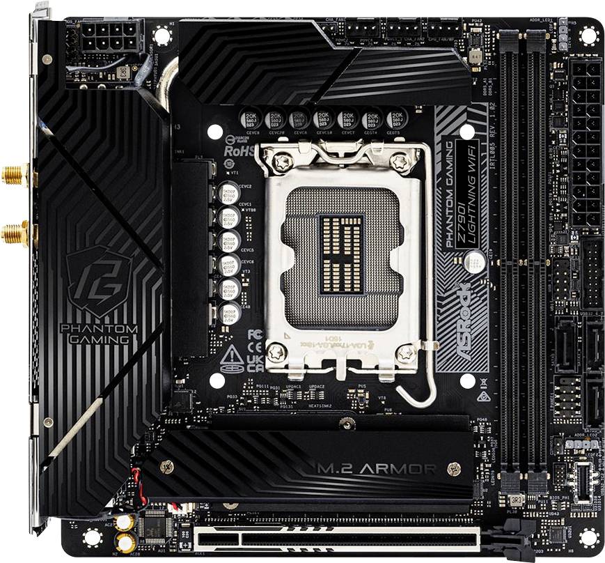Czarna płyta główna z logo marki 'Phantom Gaming'. W centrum widoczne jest gniazdo procesora.