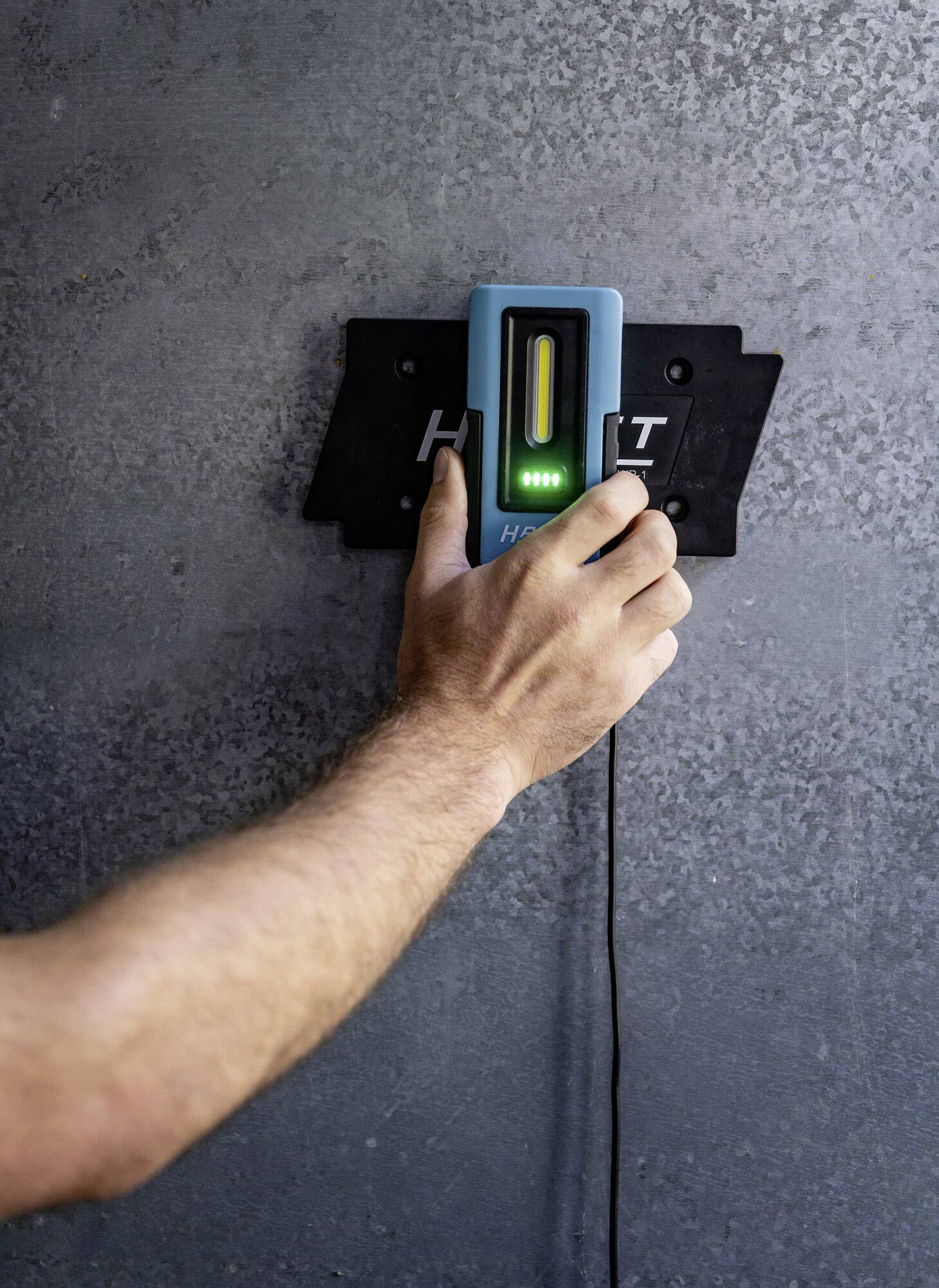 Зарядний пристрій Hazet 1979WP-1 чорного кольору