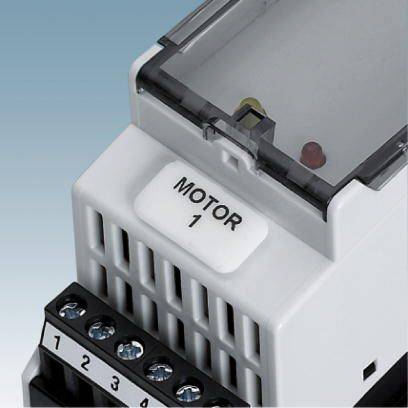 Element elektryczny z napisem 'SILNIK 1'. Posiada zaciski śrubowe i przezroczystą górną pokrywę obudowy z diodami LED.