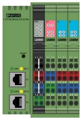 Zielony, modularny moduł elektroniczny z wieloma złączami i diodami LED. Napis: 'Phoenix Contact'.