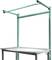 Zielony stelaż jest zamontowany z tyłu szarego metalowego stołu. Stelaż posiada górną poprzeczkę.